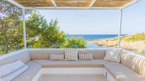 Charming seafront Villa for rent overlooking the tranquil bay of Portinatx